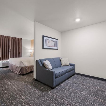 Cobblestone Hotel & Suites - Bellefontaine Buitenkant foto