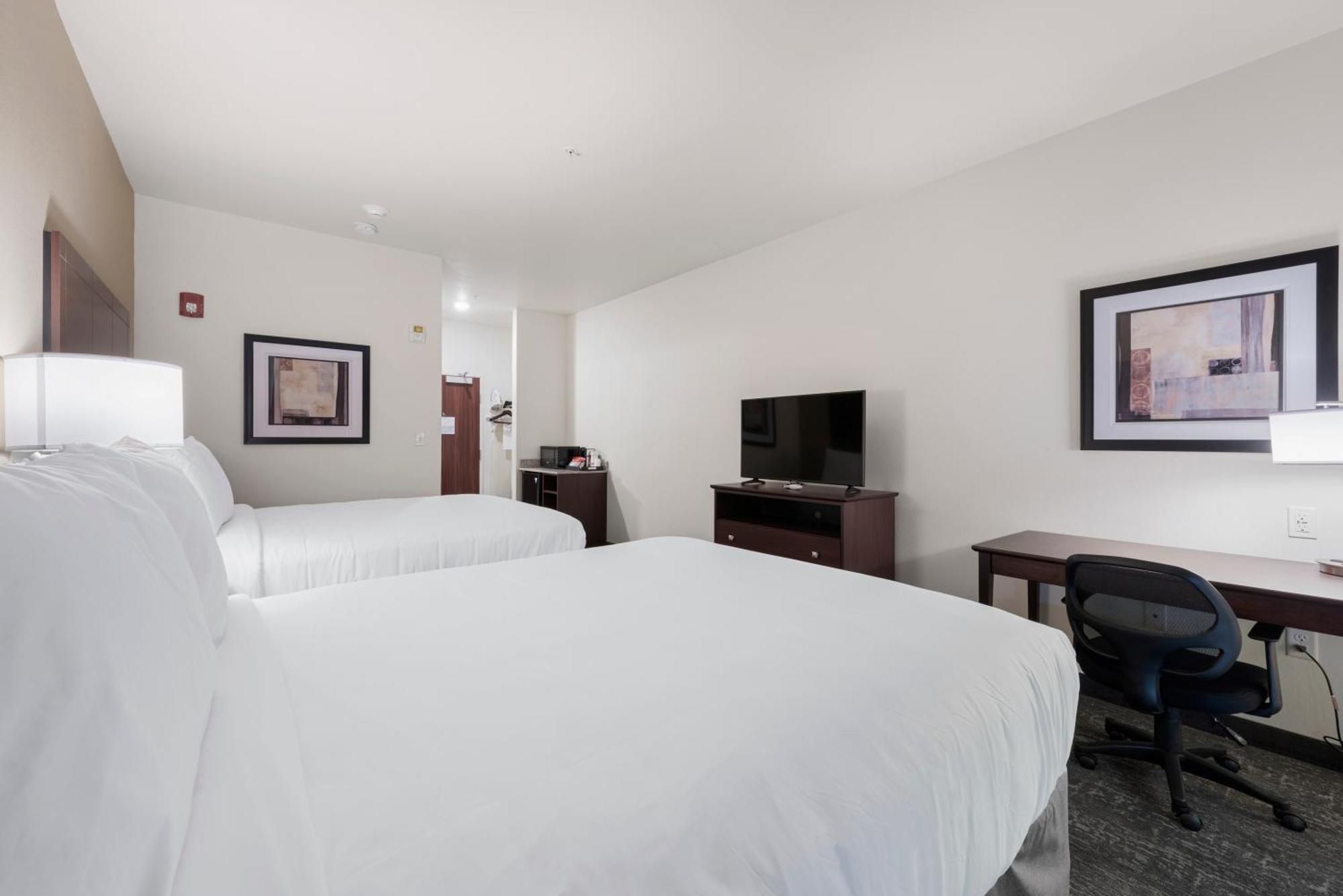 Cobblestone Hotel & Suites - Bellefontaine Buitenkant foto