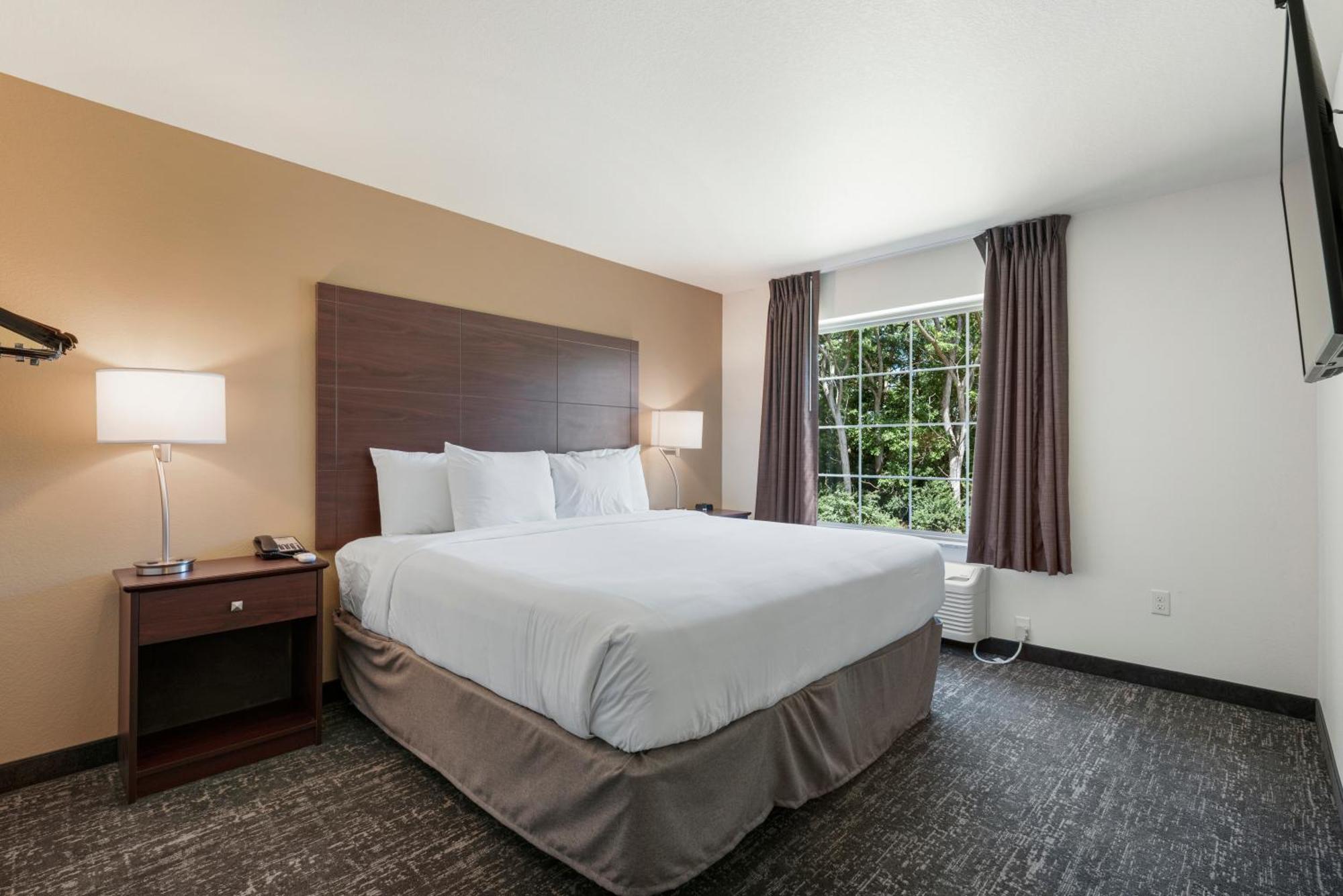 Cobblestone Hotel & Suites - Bellefontaine Buitenkant foto