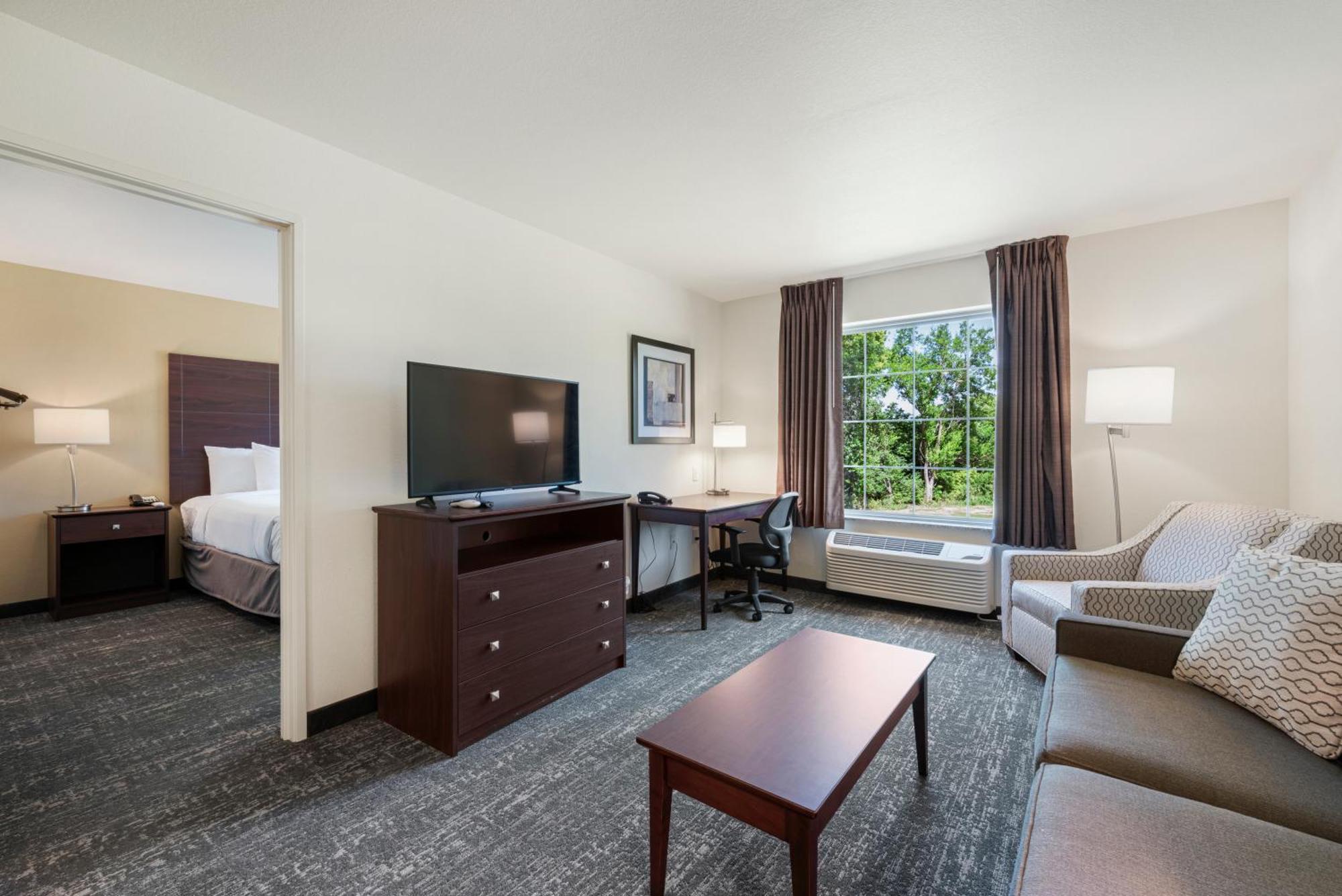 Cobblestone Hotel & Suites - Bellefontaine Buitenkant foto
