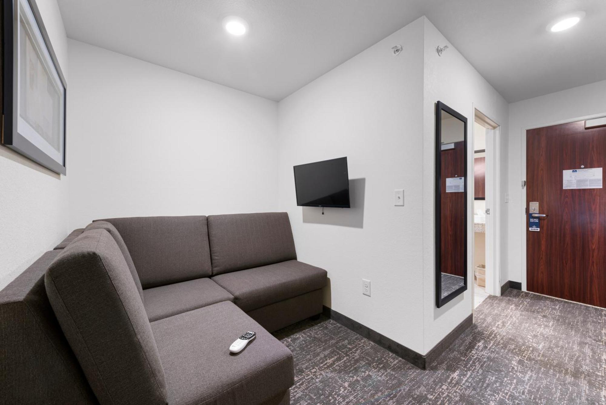 Cobblestone Hotel & Suites - Bellefontaine Buitenkant foto